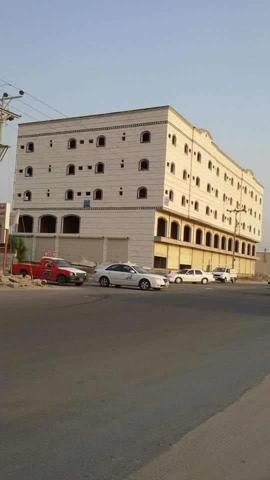 مبنى مسلّم — واجهة كلاسيكية